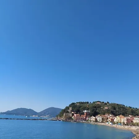 Elegante Centro Apartment La Spezia